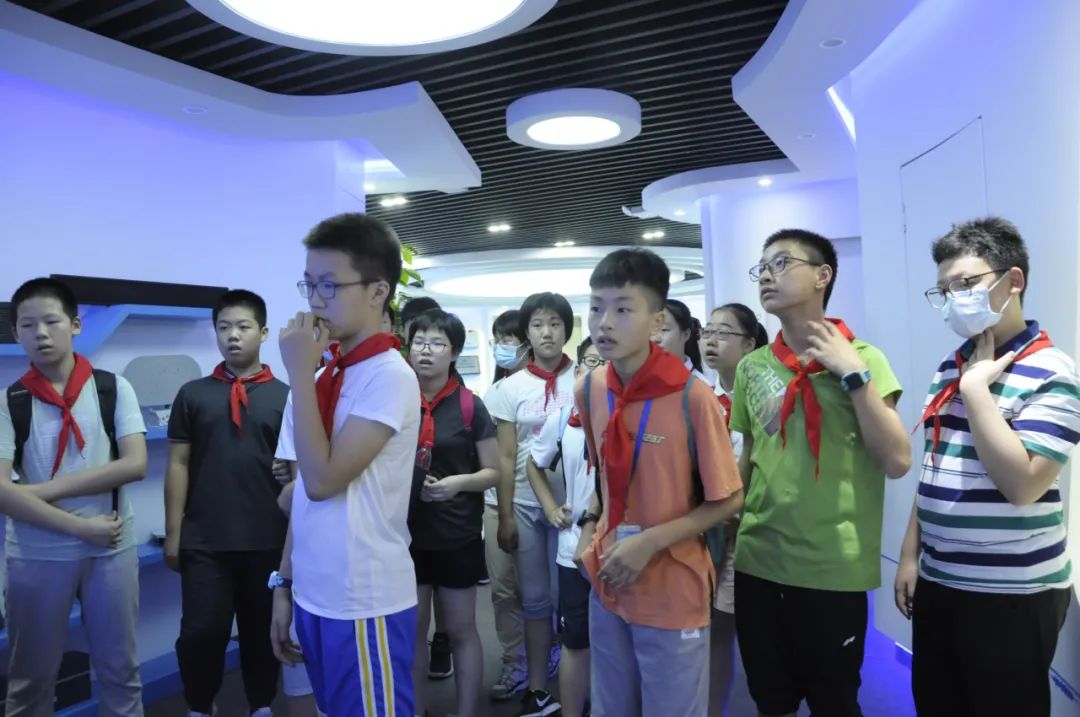 17位蘇州中學(xué)偉長(zhǎng)實(shí)驗(yàn)班學(xué)生前來(lái)體驗(yàn)聲學(xué)黑科技